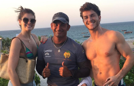 Camila Queiroz e Klebber Toledo aproveitam as férias para curtir o romance (Foto: Reprodução/Instagram)